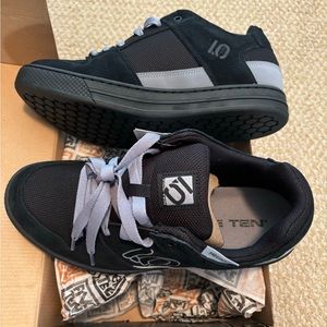 Adidas Five Ten mountain bike shoes. Men’s Size 10.5